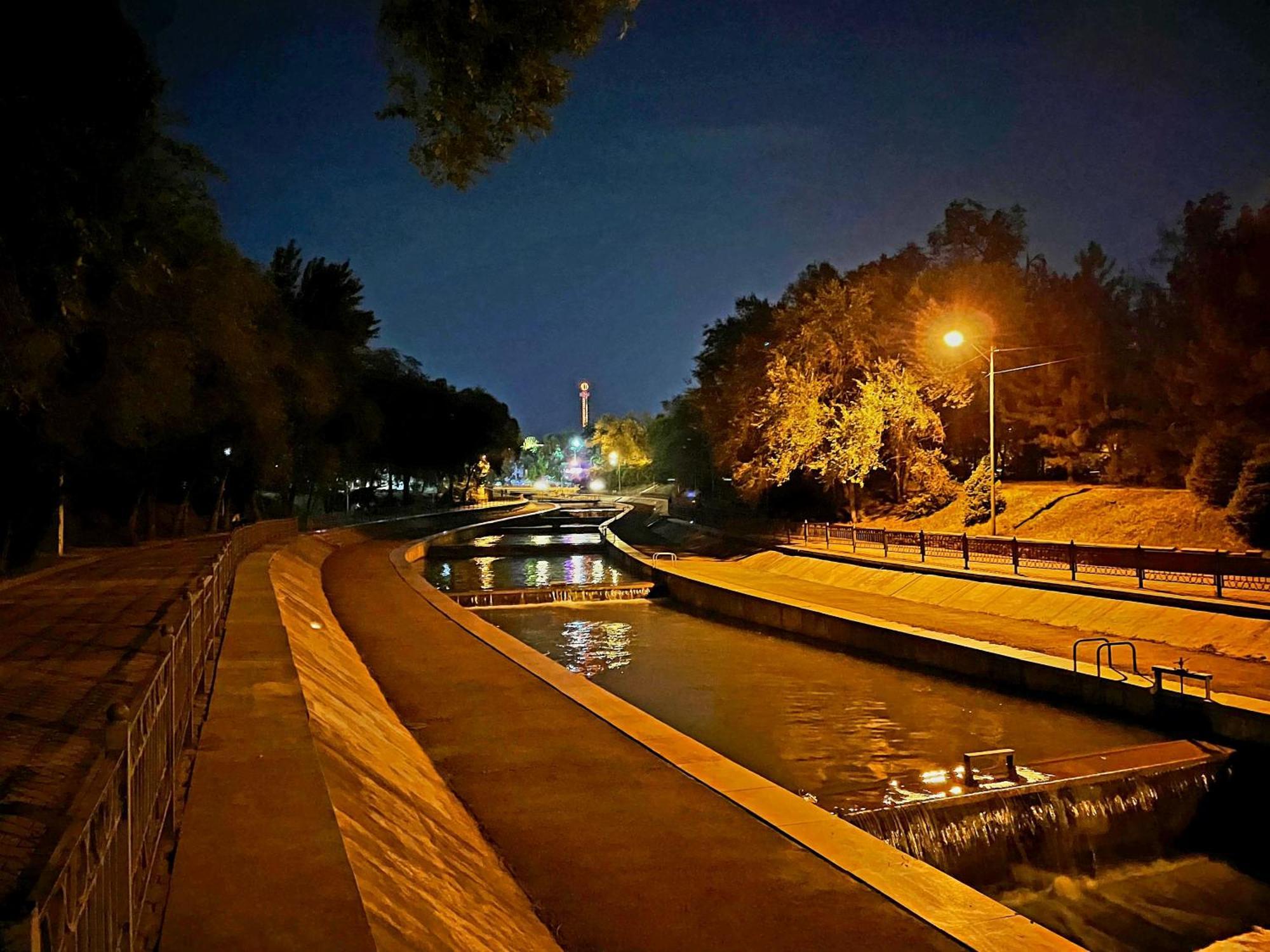Квартира На Набережной Almaty Exteriér fotografie